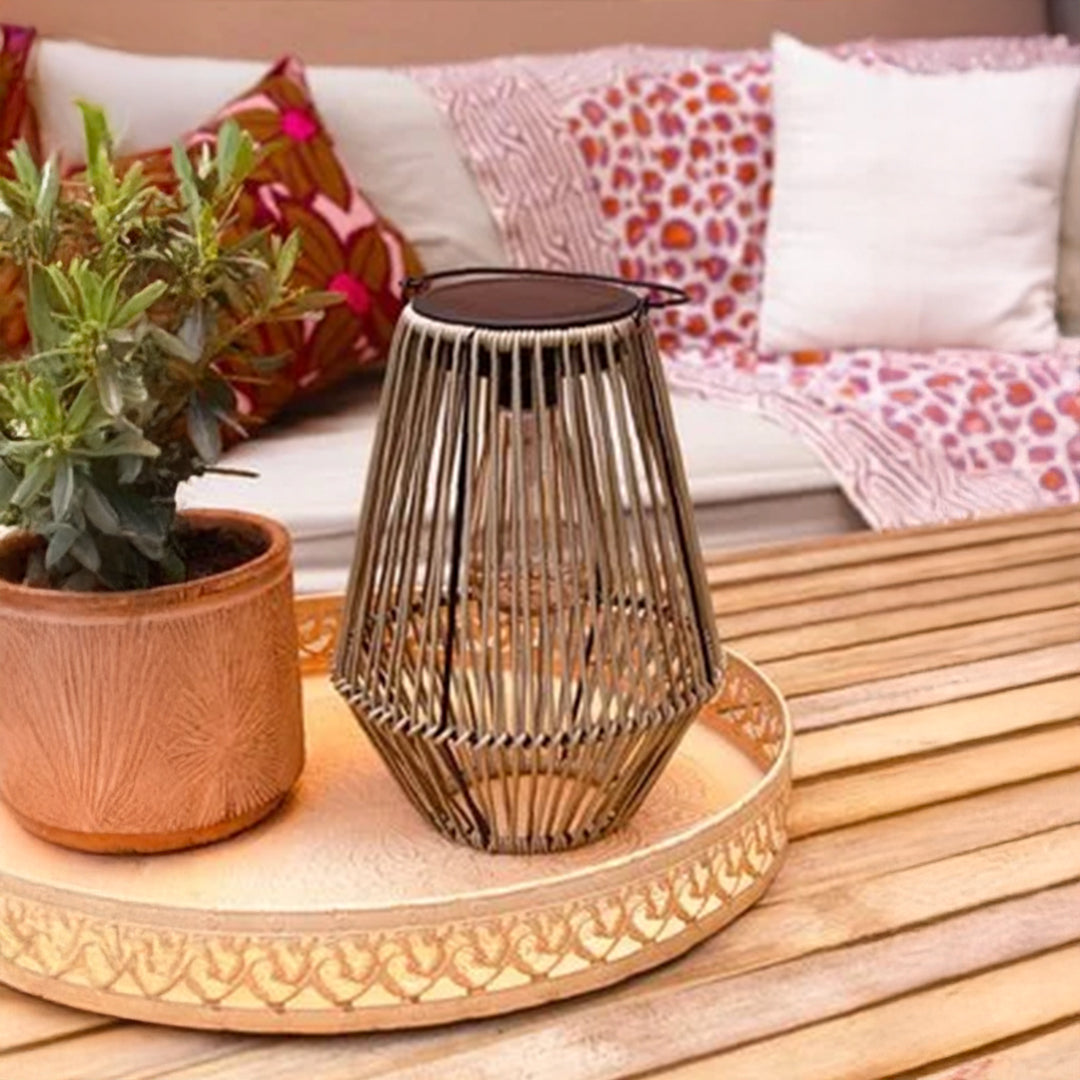 1 - Plaats de solar lamp buiten op een zonnige plek